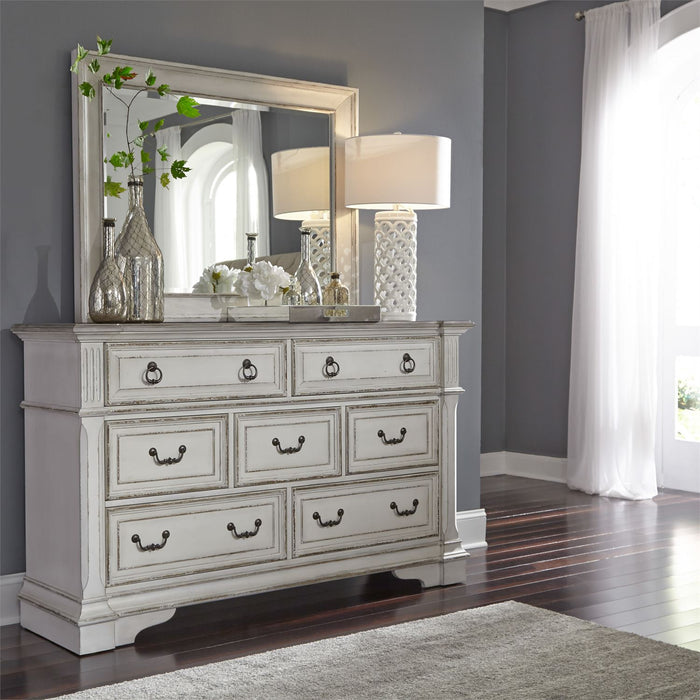 Liberty Furniture | Bedroom Queen Uph Sleigh 5 Piece Bedroom Sets in Pennsylvania 3204